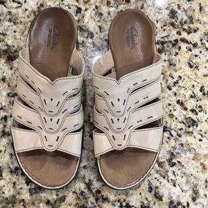 Clarks Sandals GUC Size 8.5 WW